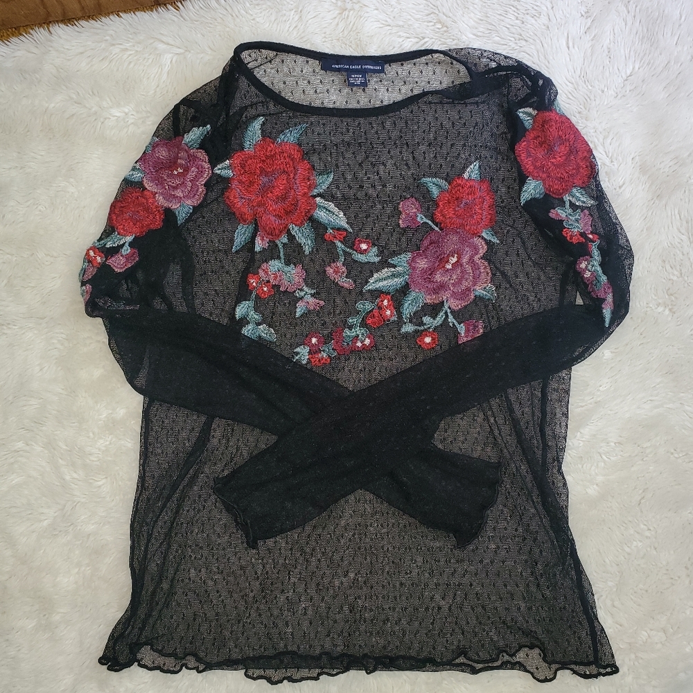 Med. American Eagle Outfitters. Mesh flower